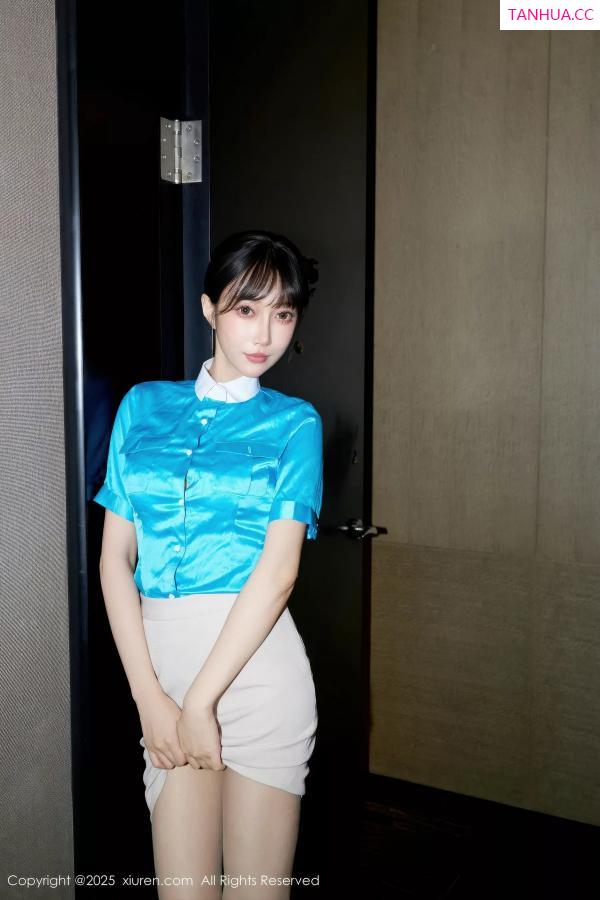 玥儿玥  [XiuRen]高清写真图 2025.10.27 No.10914 玥儿玥er 空姐制服第8张图片